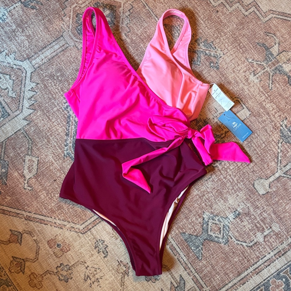 Cupshe Pink & Berry Colorblock One-Piece Swimsuit with Side Tie